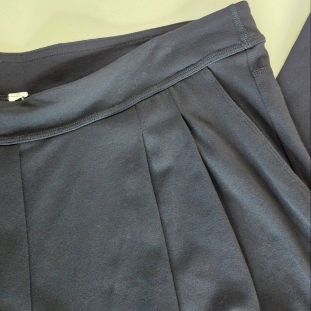 Lululemon High-Rise Pleated Wide Leg Cropped Pants - Size 10 - Picture 3 of 11